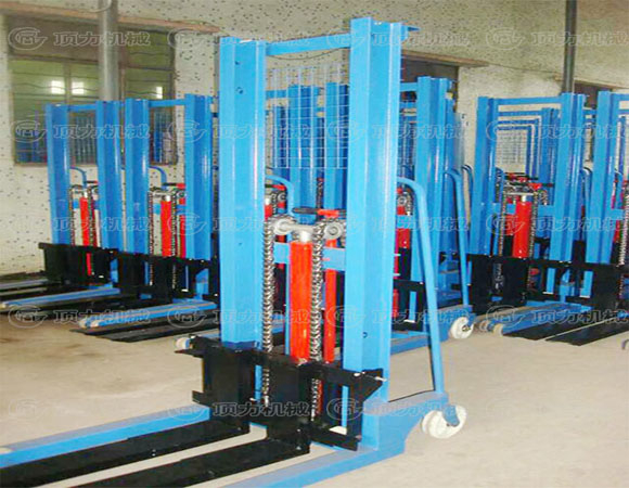 手動(dòng)液壓裝卸叉車(chē)