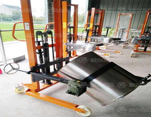 可傾式油桶搬運(yùn)車(chē)